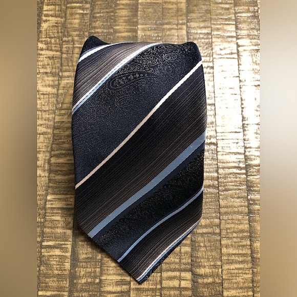 St Micheal Tie - Picture 1 of 2